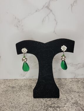 Vintage green bead and rhinestones clip on dangle earrings